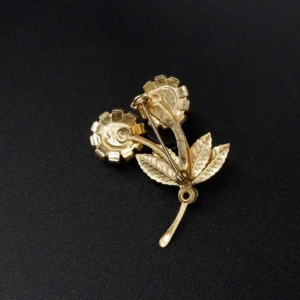 Vintage Floral Rhinestone Brooch Gold Tone Botanical Leaf Pin Cluster Flower